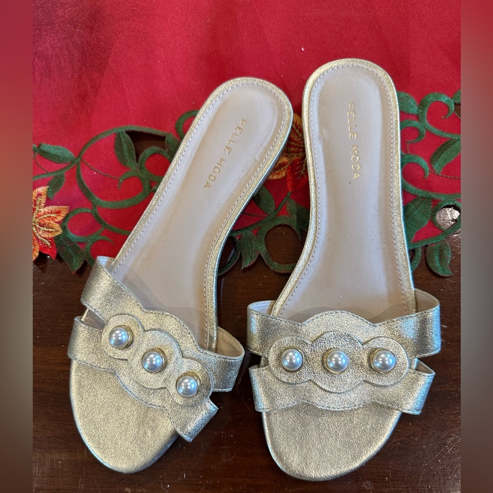 NWOT Pelle Moda Metallic Gold Leather Slide Sandals